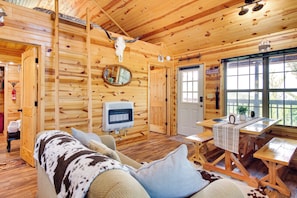 House (1 Bedroom) | Interior