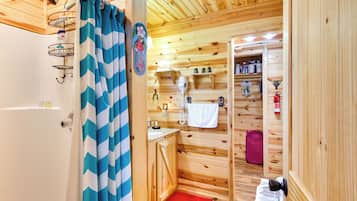 House (1 Bedroom) | Interior