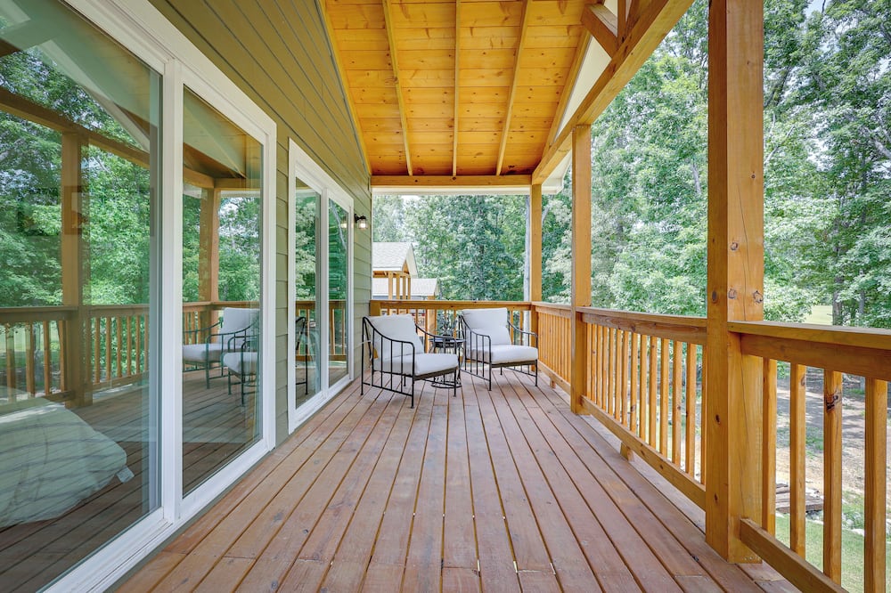Counce Vacation Rental w/ Private Deck: Near Golf! - Stantonville, TN