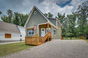 House (3 Bedrooms) | Interior - Counce Vacation Rental w/ Private Deck: Near Golf! (Counce)