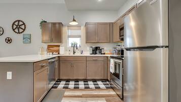 Maison (3 Bedrooms) | Cuisine privée | Four à micro-ondes, un four, surface de cuisson, lave-vaisselle