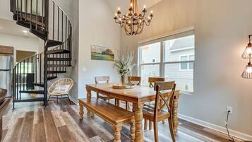 House (3 Bedrooms) | Interior