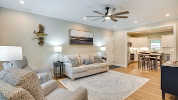 House (3 Bedrooms) | Interior