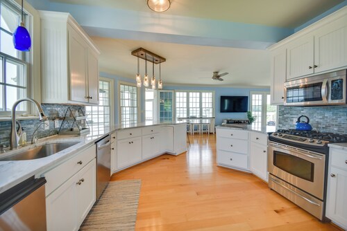 Bayfront White Stone Escape w/ Private Beach!