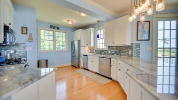 House (6 Bedrooms) | Interior