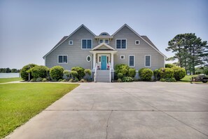 House (6 Bedrooms) | Interior