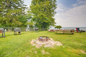 Cottage (1 Bedroom) | Interior - Flamingo Geneva Getaway: Steps to Lake Erie! (Geneva)