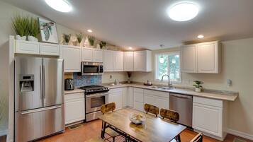 House (2 Bedrooms) | Interior