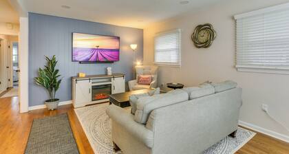 Pet-friendly Berryville Home: Walk to Main Street!