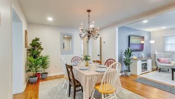 House (3 Bedrooms) | Interior