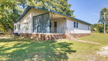 House (3 Bedrooms) | Exterior