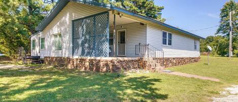 House (3 Bedrooms) | Exterior