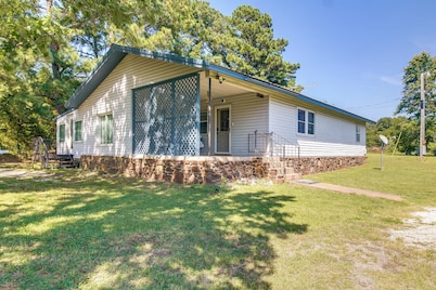 Cookson Vacation Rental w/ Spacious Yard & Porch!