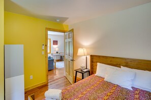 2 bedrooms, bed sheets - Secluded New York Abode w/ Fire Pit & Creek Access (Saugerties)