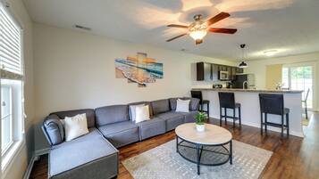 Apartment (2 Bedrooms) | Front of property