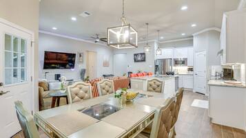 Nhà (4 Bedrooms) | Khu ăn uống