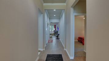 4 phòng ngủ, bàn ủi/dụng cụ ủi quần áo, bộ trải giường