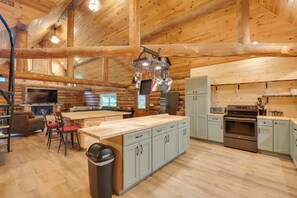 House (3 Bedrooms) | Interior