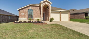 4 Mi to At&t Stadium: Home w/ BBQ in Grand Prairie