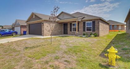 Charming Arkansas Getaway - Walk to Downtown!
