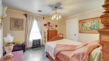 1 bedroom, bed sheets