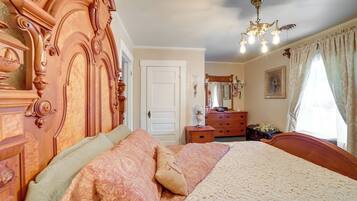 1 bedroom, bed sheets