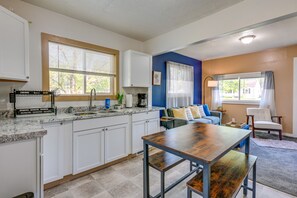 บ้านพัก (3 Bedrooms) | ครัวส่วนตัว | ไมโครเวฟ, เตาอบ, เตาประกอบอาหาร, เครื่องครัว/จาน/ช้อนส้อม