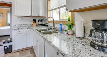Cozy Home w/ Backyard ~ 3 Mi to Downtown Saginaw!