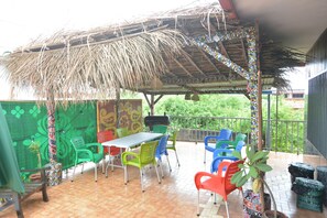 Outdoor dining - Two Bedrooms on the First Floor in Entire House (Porto-Novo)