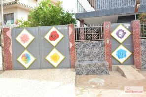 Property grounds - Two Bedrooms on the First Floor in Entire House (Porto-Novo)