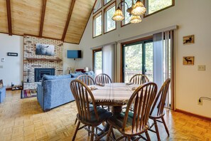 House (3 Bedrooms) | Interior - Cabin w/ Deck ~ 3 Mi to Apple Valley Lake! (Howard)