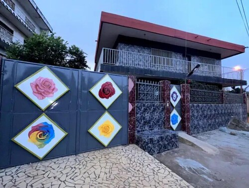 Duplex 2 Apt. - 7BR - King Beds - Group Friendly - Eco-Friendly Energy