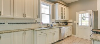 Cozy Maryland Abode - Gas Grill, Near Devils Den!