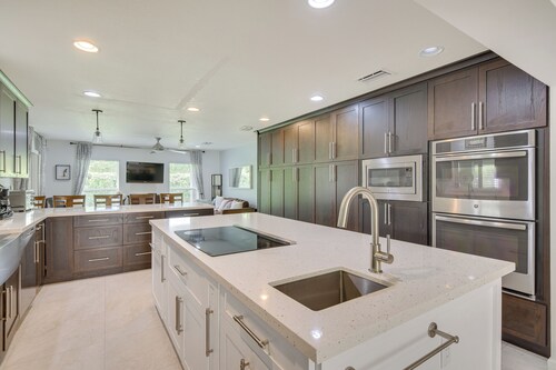 Pet-friendly Miami Home w/ Hot Tub & Pool Table