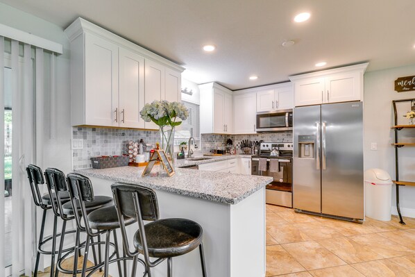 食器洗い機、ハイチェア、調理器具と食器、香辛料