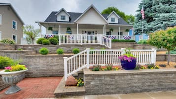 House (4 Bedrooms) | Front of property