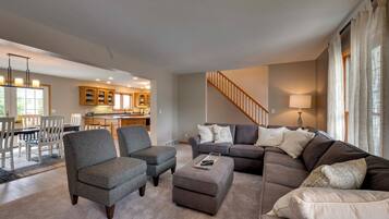 House (4 Bedrooms) | Interior