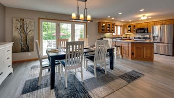 House (4 Bedrooms) | Interior