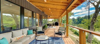 Modern, Riverfront Family House w/ Balcony & Grill