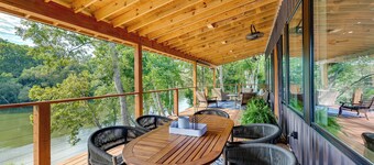 Modern, Riverfront Family House w/ Balcony & Grill