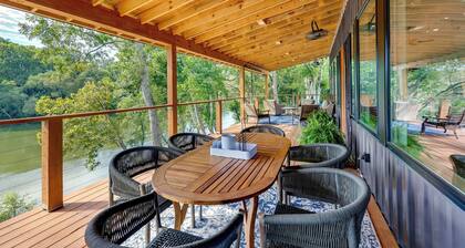 Modern, Riverfront Family House w/ Balcony & Grill