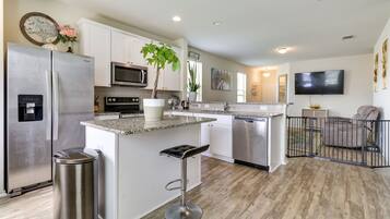 House (2 Bedrooms) | Private kitchen | Microwave, oven, stovetop, dishwasher