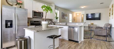 House (2 Bedrooms) | Private kitchen | Microwave, oven, stovetop, dishwasher