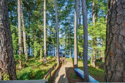 Waterfront Lake Hartwell Vacation Rental w/ Dock!