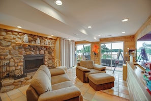 Interior - Waterfront Fox Lake Vacation Rental w/ Fire Pit! (Fox Lake)