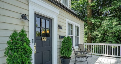 Charming Edwardsville Home: Walk to Downtown!