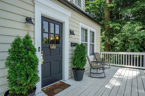 Charming Edwardsville Home: Walk to Downtown!