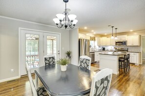 House (3 Bedrooms) | Interior