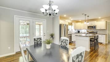 House (3 Bedrooms) | Interior