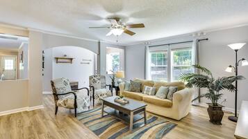 House (3 Bedrooms) | Interior